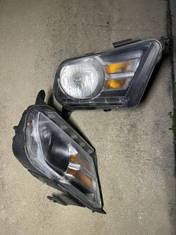 2010 Ford Mustang Headlights