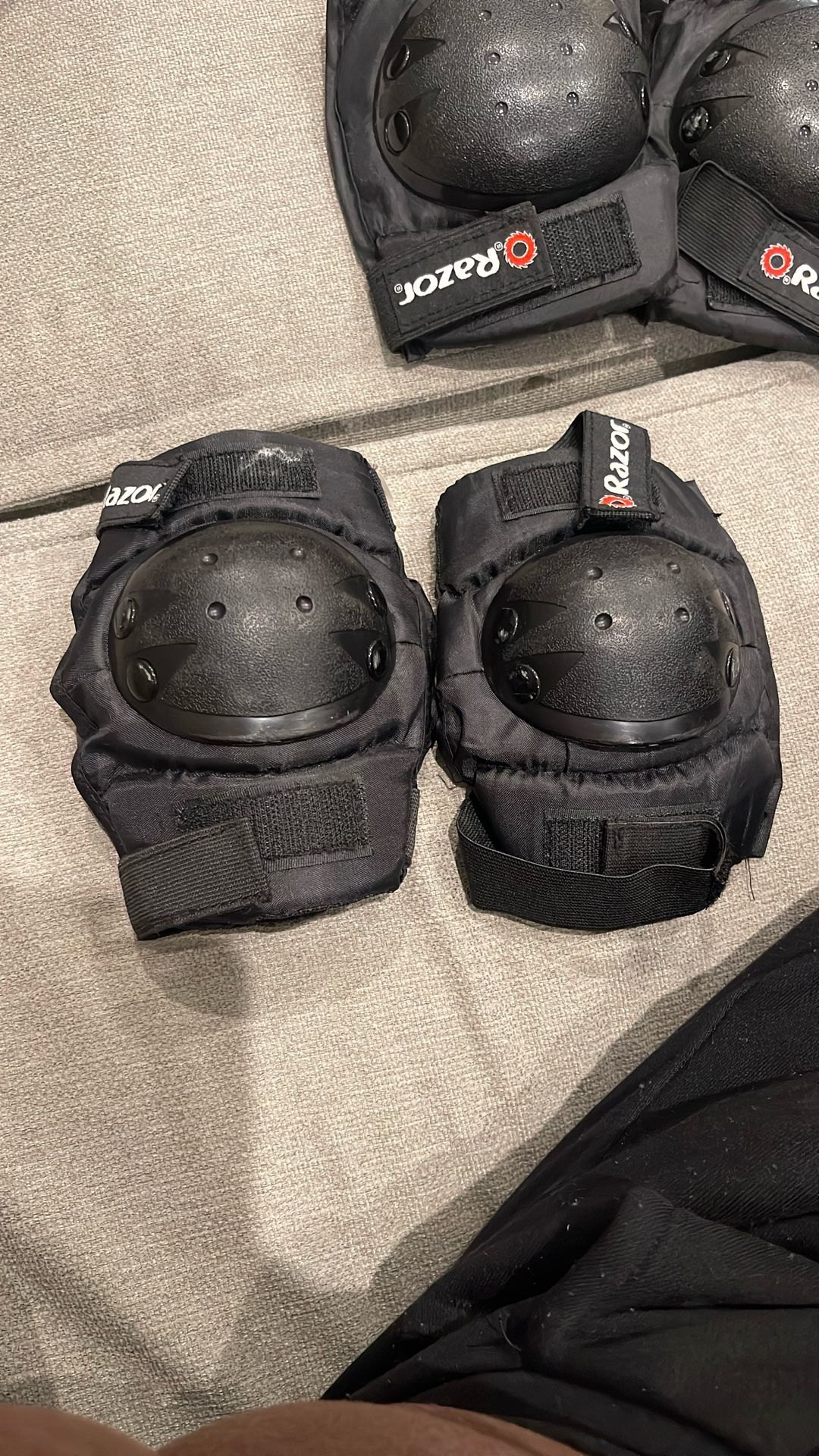 Free Elbow/knee Pads Size Small
