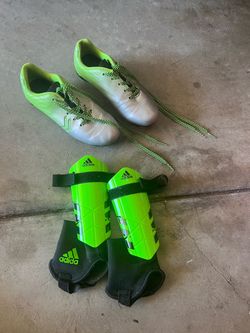 DSG Youth Soccer Cleats Sz 1Y w/ Adidas Shin Guards