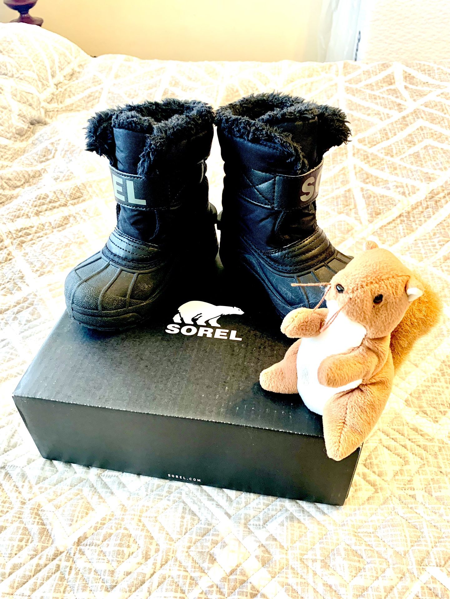 SOREL BRANDED SHOES👟 KIDS Size9(great SHAPE & CONDITION:10/10) Like BRAND NEW!! Used Twice)