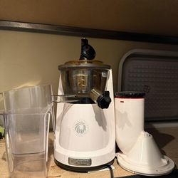 White Royal Prestige Juicer