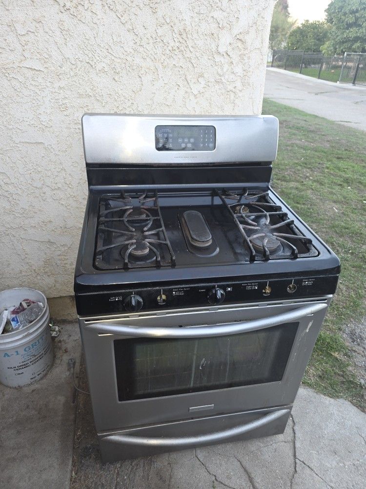 Frigidaire Stove