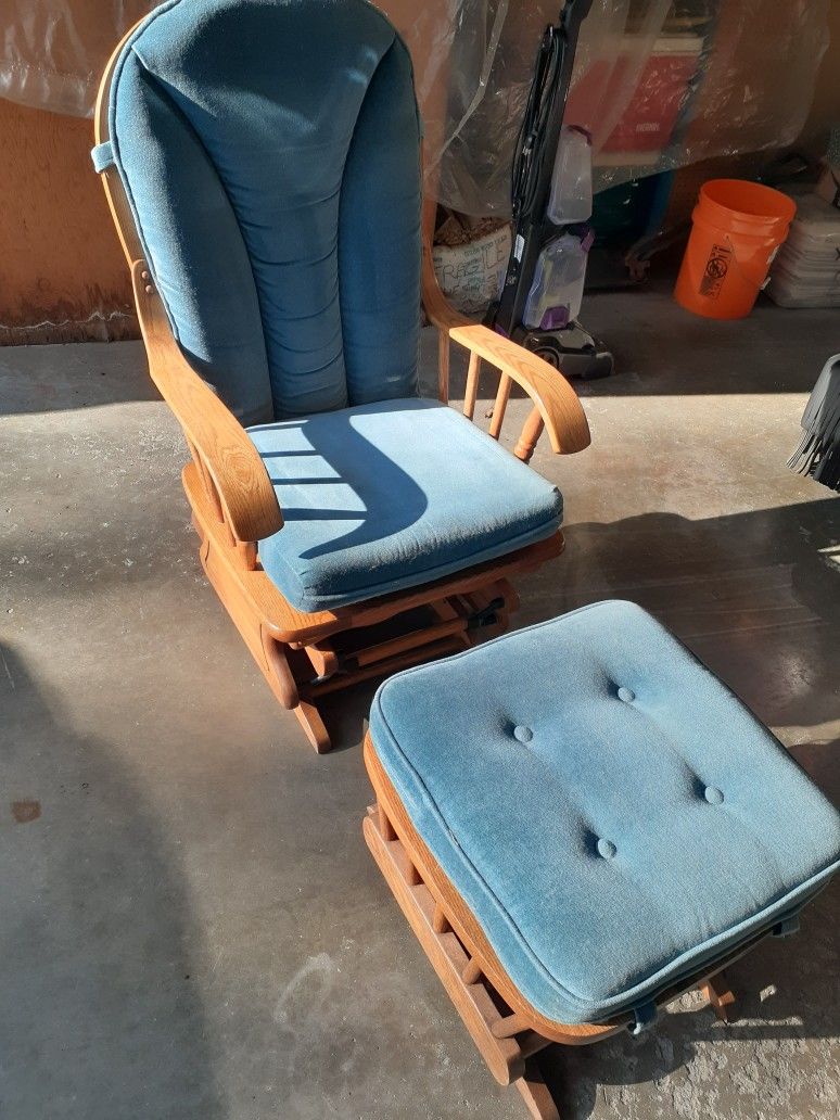 Nice Glider Rocking Chair With Matching Ottoman 
