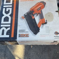Ridgid R250SFF 16 Gauge 2.5 inch Finish Nail Gun