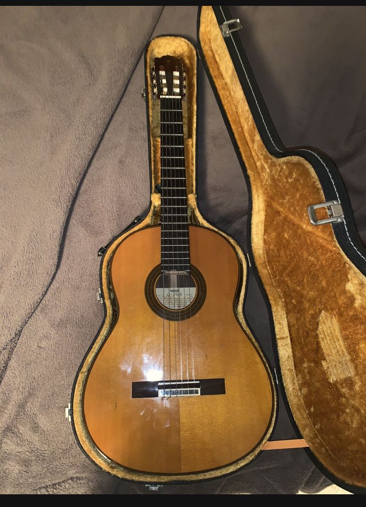 Vintage Yamaha Acoustic Guitar 