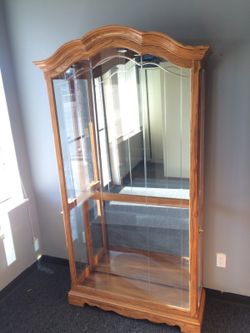 Howard Miller Curio Hutch - Made in USA