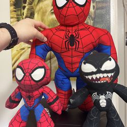 MARVEL'S DOUBLE SIDED/REVERSIBLE SPIDERMAN/VENOM PLUSH & Spider-Man & Venom Poseable Plush Toys 