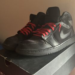 Jordan 1 Mid Triple Black (2018 Pair)  Size 10.5