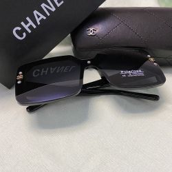  Black Square Logo Sunglasses Womens 