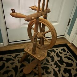 Vintage Wooden spinning Wheel 