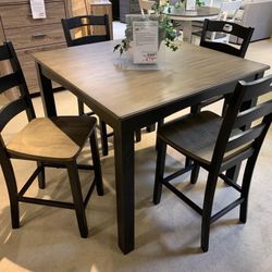 Froshburg Grayish Brown/Black 5-Piece Counter Height Set /Dining table and Chairs 