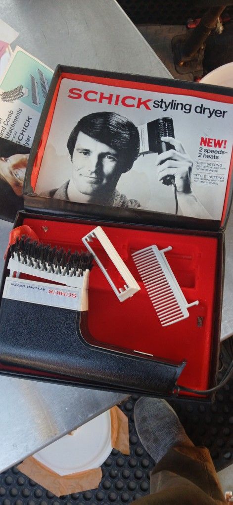Schick Styling dryer New $20 Firm