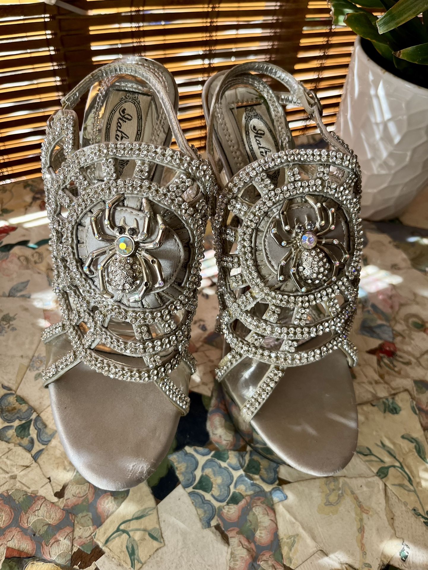 Italiana Sparkly spider Sandals