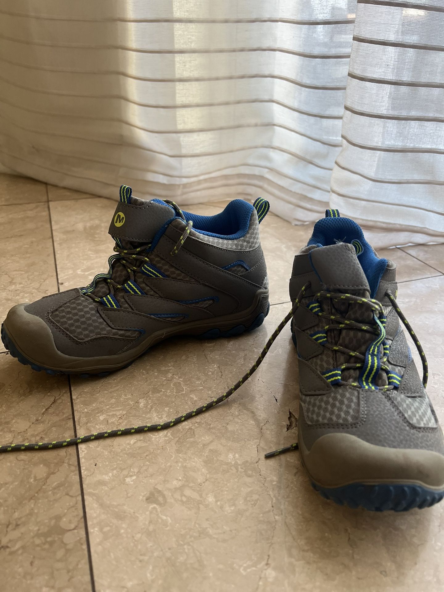 Kids Hiking Boots Size 4