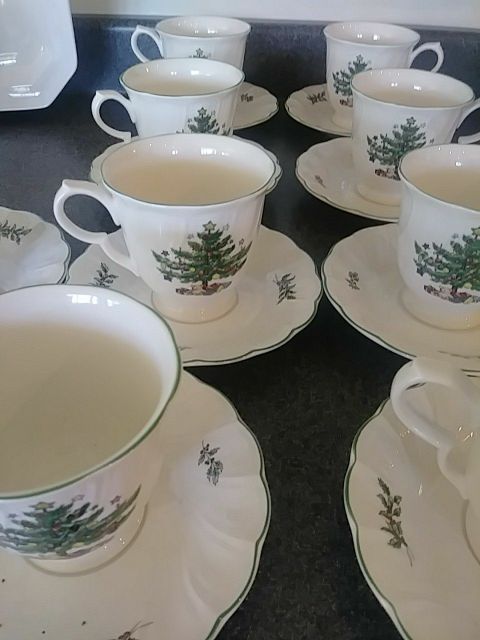 8 cups and saucers chirstmas