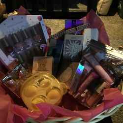 Makeup And Lip pie Baskets