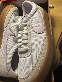 Gently Worn Nike Women’s White & Light Purple Mesh Retro Court Sneakers