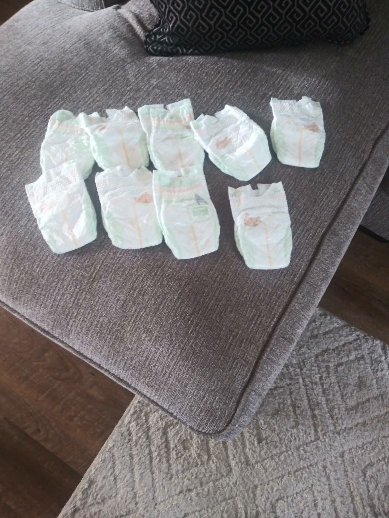 9 Newborn Huggies Diapers for FREE