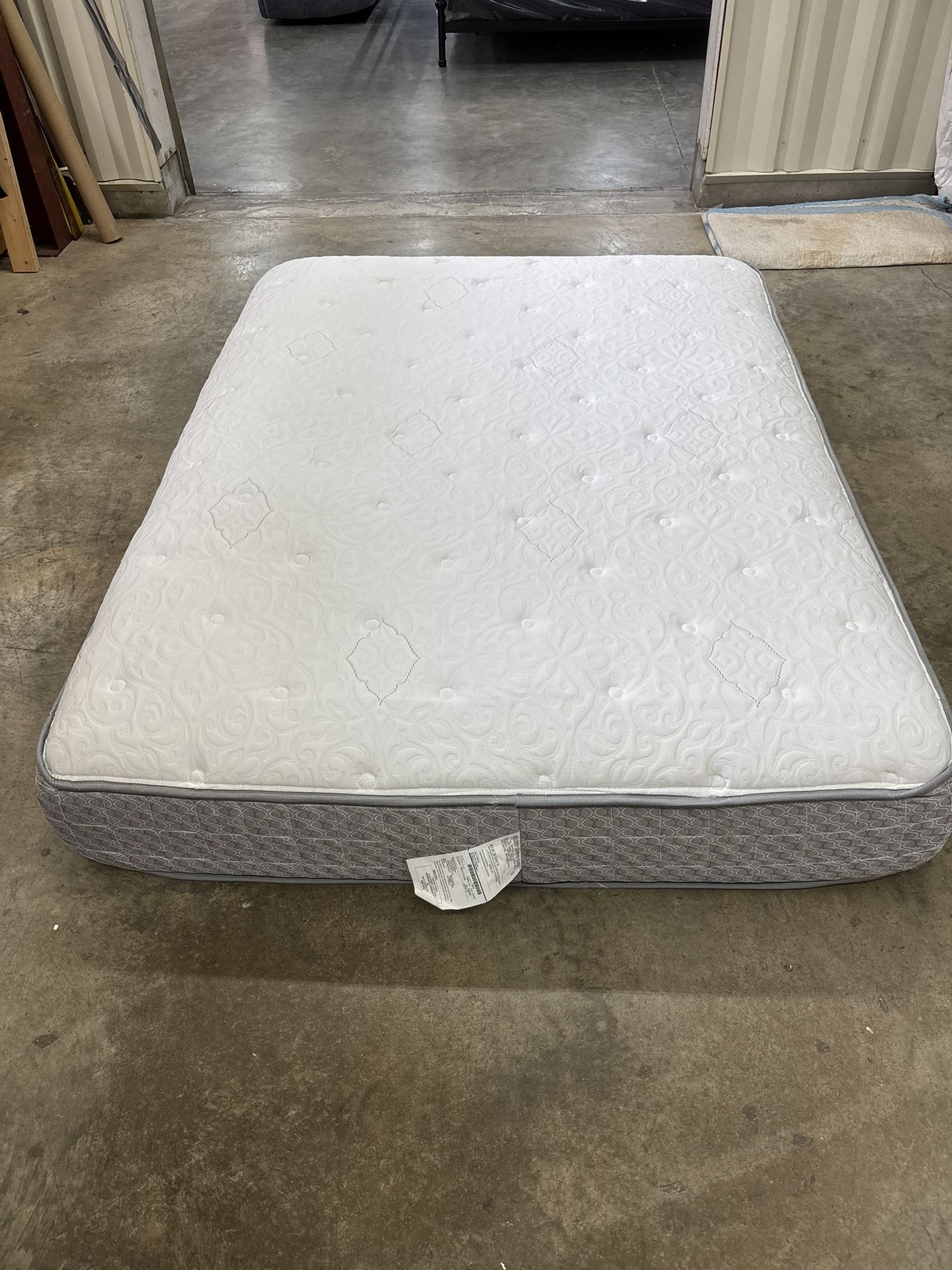 Mattress, Queen Size