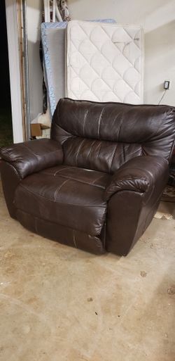 Mathis brothers xl electric recliners paid over 1499 normal wear and tear will sell 275