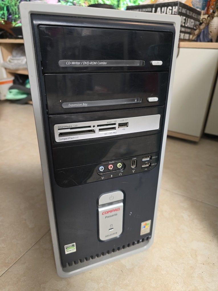 Vintage Compaq Presario SR1215CB Desktop PC β AMD Sempron β Windows XP Era
