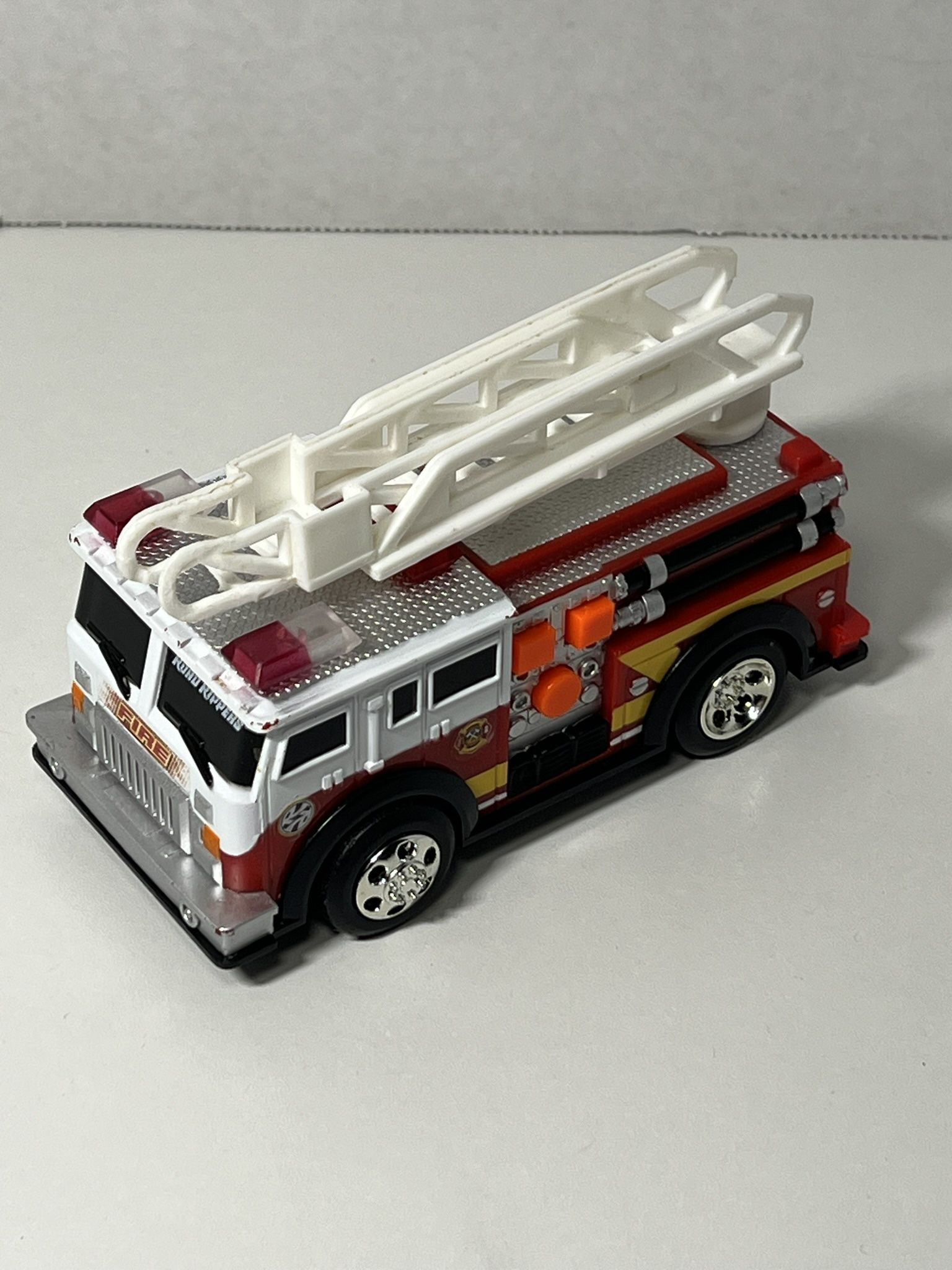 Engine 34 Fire Truck with Warning Lights and Siren Road Rippers