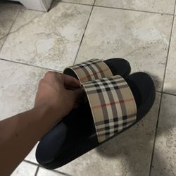 Burberry Slides Size 45/11.5