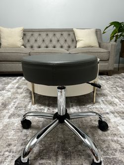 Adjustable rolling medical/salon stool