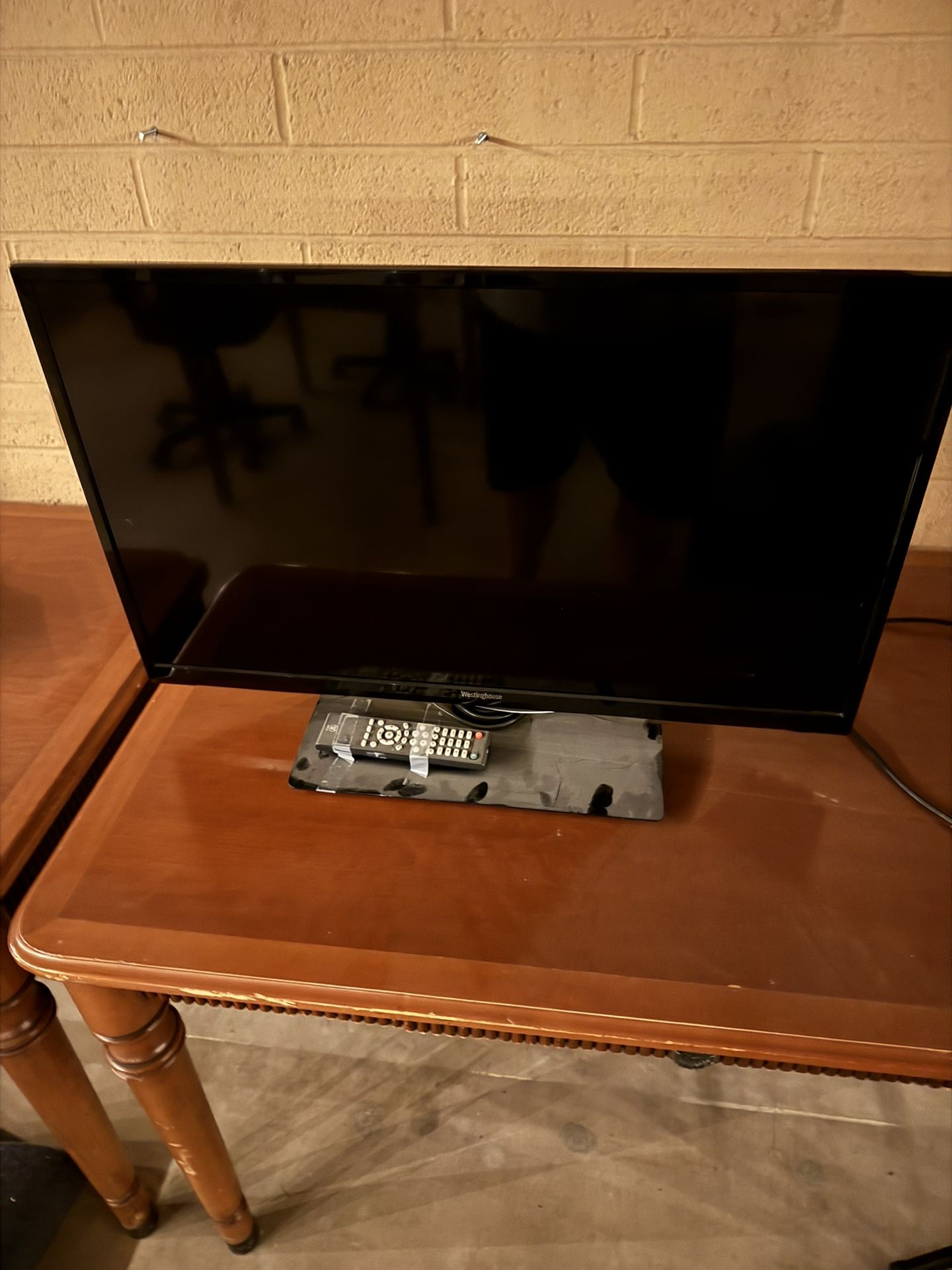 32” Westinghouse TV