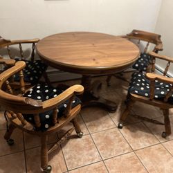 Kitchen/Dining Set in Chicago, IL