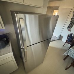 GREAT CONDITION General Electric Refrigerator 