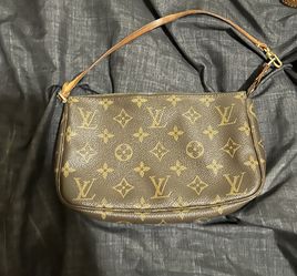 Louis Vuitton Monogram Pochette Shoulder Bag LV Bag (read description)