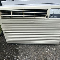 FREE Kenmore Window Air Condition 10.000bt. 