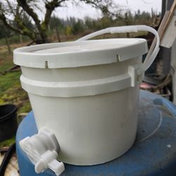 Food Grade Liquid Containers, Pails, Buckets