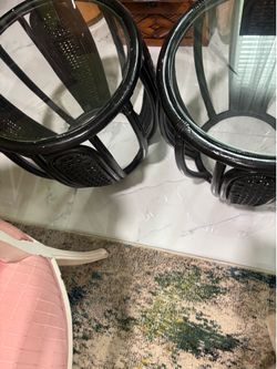 2 round Tables