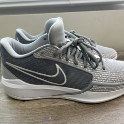 Nike Sabrina Size 9 Women’s $60