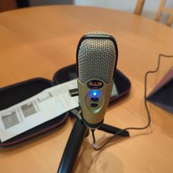 CAD U37 Microphone And Stand