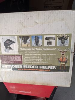 Deer feeder guard helper