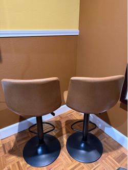 Adjustable bar stools