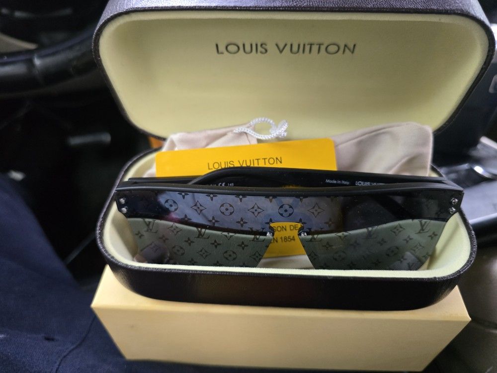 Louis Vuitton Waimea Glasses π