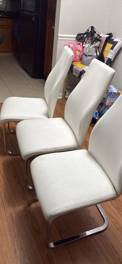 Table with 4 chairs
