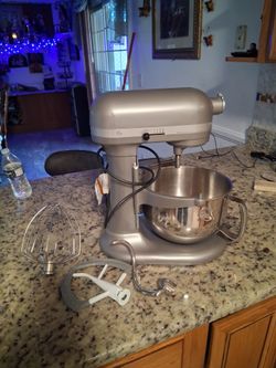 Kitchen Aid Mixer 6 quart
