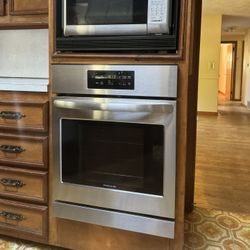  Frigidaire Oven