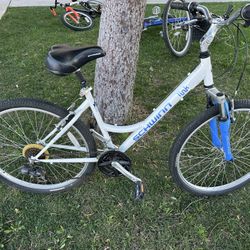 Women’s 26” Schwnn Bike 