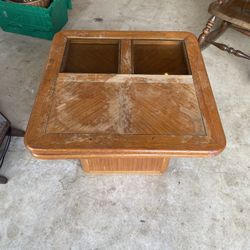 Swiveling Coffee Table 30x30x20