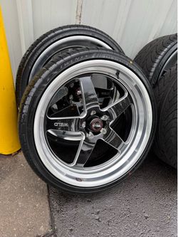 NEW 22 inch staggered WELD wheels 22x8.5 fronts and 22x10.5 rears. wrapped in Lexani tires