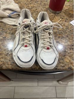 Reebok 3-D ultralight sneakers 9 1/2 is the size