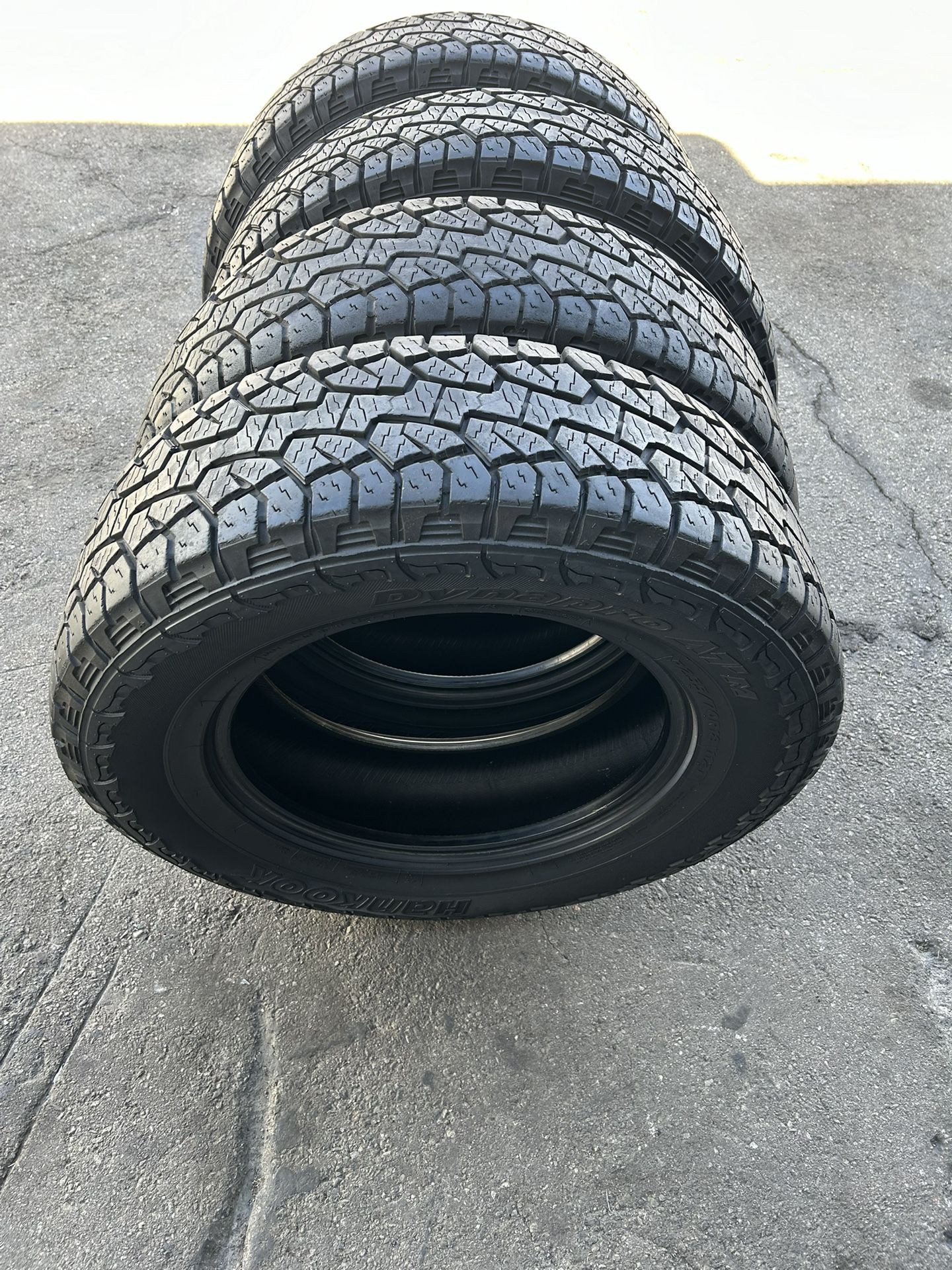 Set.  Tires.  255. 70. 18.  Hankook Dinapro 