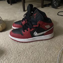 Jordan 1 Mid Gym Red Black White Sz 4