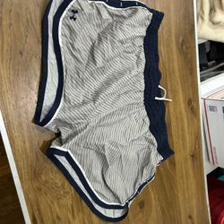 Under Armour women's athletic shorts sz xl.  No pockets. Drawstring waist